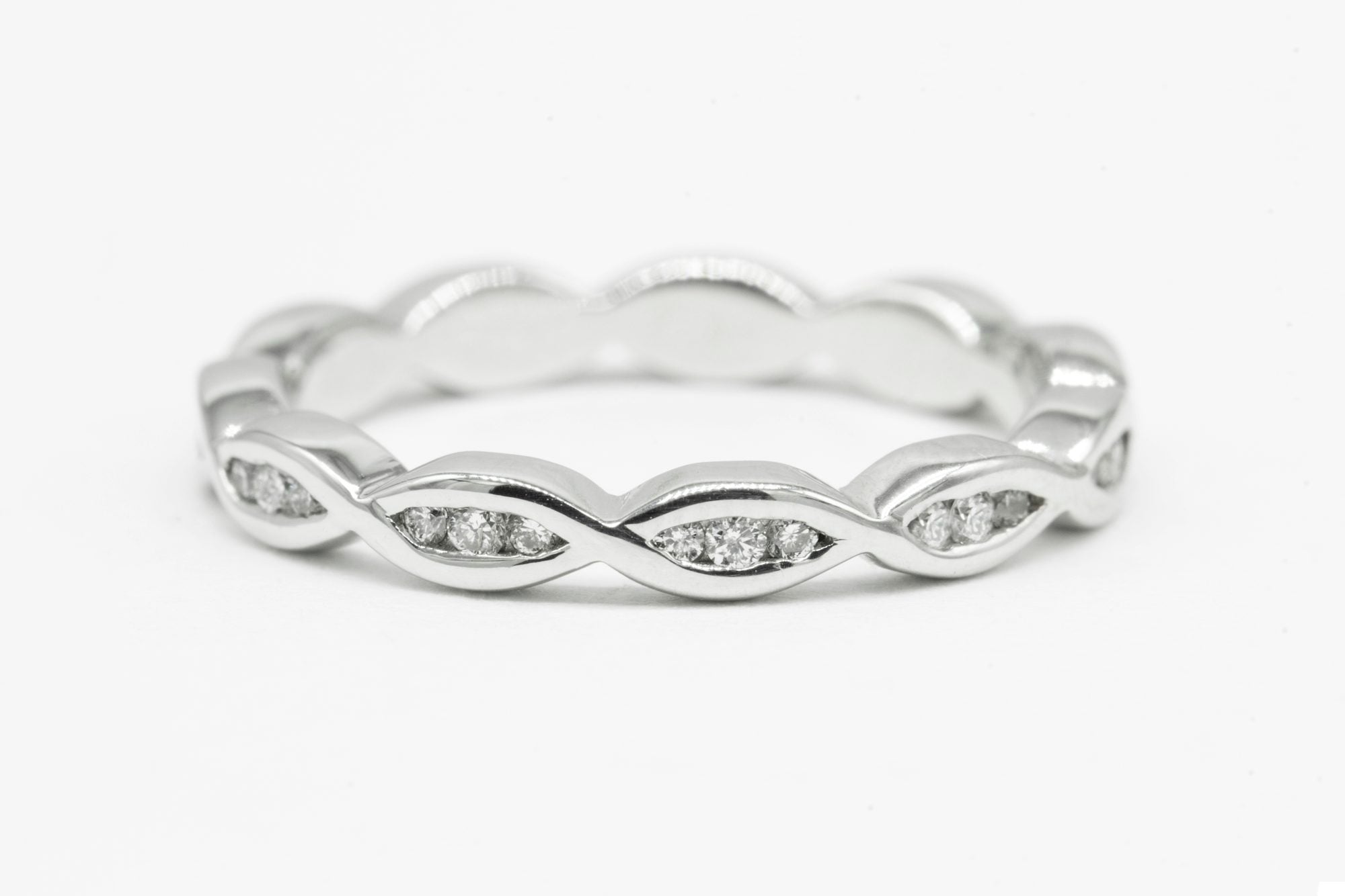 The Eternity Band — full eternity lab-grown diamond band