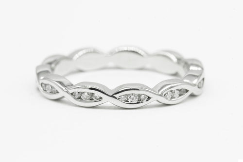 The Eternity Band — full eternity lab-grown diamond band